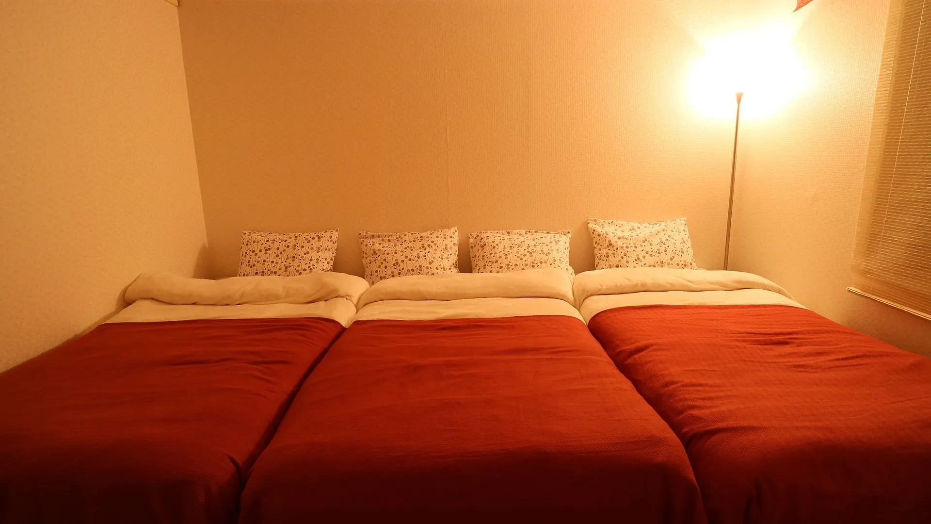 Guesthouse Sennichimae Осака